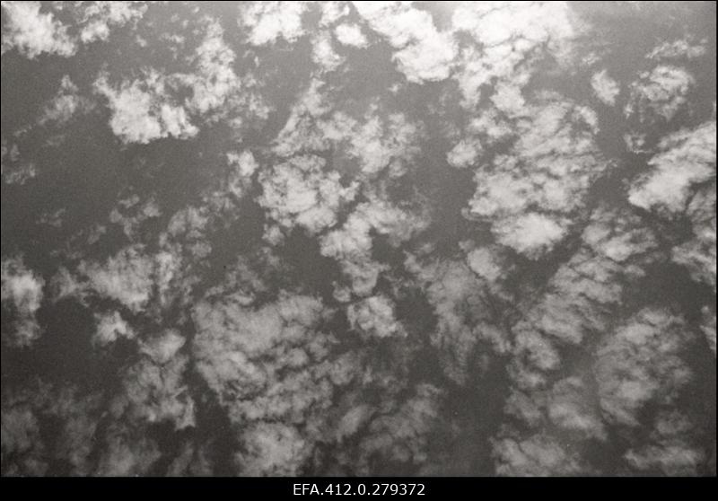 Võtted vanalinnast kiudpilvedega.