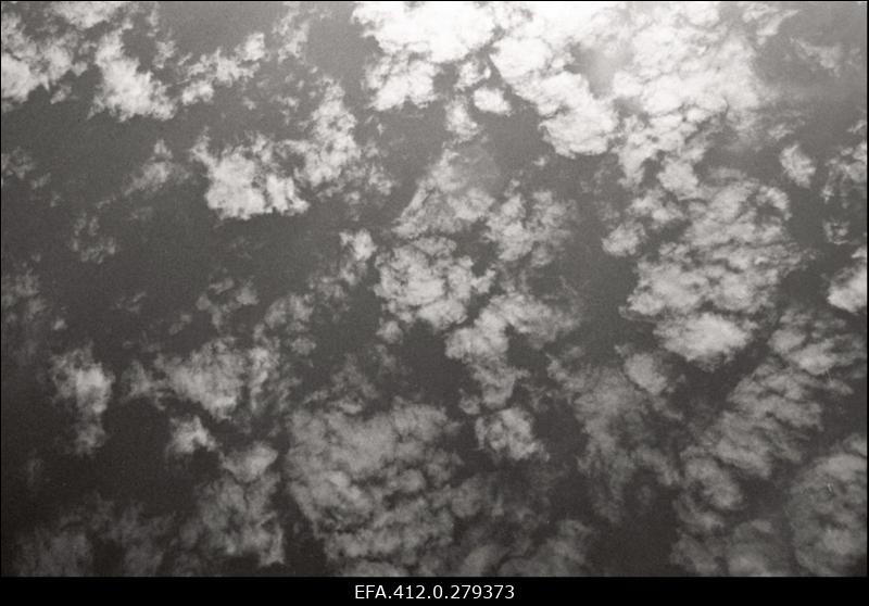 Võtted vanalinnast kiudpilvedega.