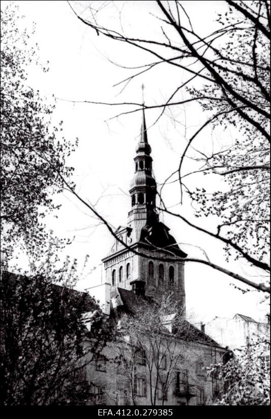 Katsetusi filmiga "Mikraat-300". Niguliste torn, Raekoja torn ja väljak.