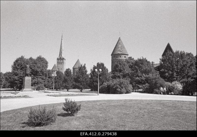 Tornide väljak.  duplicate photo