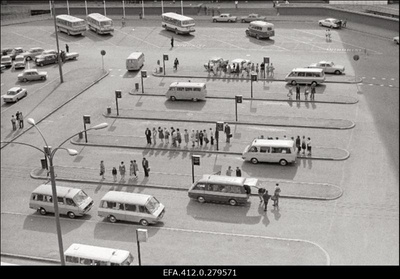 Maršruuttaksode peatus hotell "Viru" juures.  similar photo