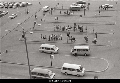 Maršruuttaksode peatus hotell "Viru" juures.  similar photo