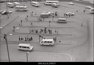 Maršruuttaksode peatus hotell "Viru" juures.  similar photo