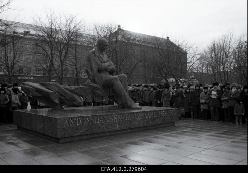 A. H. Tammsaare monumendi avamine 16. okt väljakul.