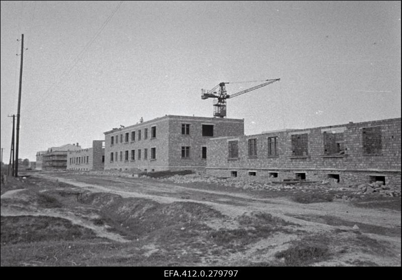 Narva meri. Vanad kindlused. Koidula tn elumajade ehituse algus. Balti soojuselektrijaama juurdevoolu kanali ehituse algus.