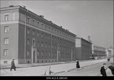 Elamud Puškini tänaval.  similar photo
