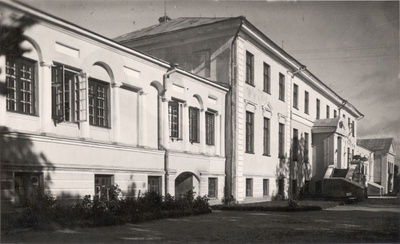 Foto. Läänemaa Õpetajate Seminari peahoone, end. Uuemõisa mõisa peahoone. 1930nd. Linnavalitsuse album.  similar photo