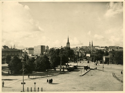 Viru väljak 1930. aastatel, kõrgvaade Vene turu kohalt Pärnu mnt suunal  similar photo