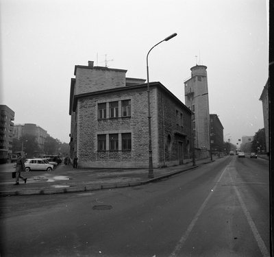 Tuletõrjehoone Tallinnas Raua tn, vaade Raua tänavalt. Arhitekt Herbert Johanson  similar photo