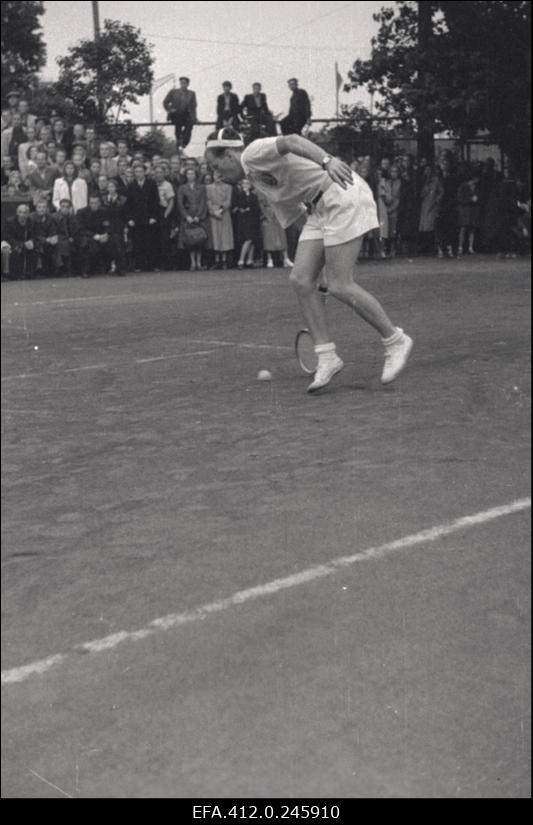 NSV Liidu 1953. a noorte tennise esivõistlusest osavõtjad.
