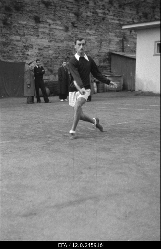 NSV Liidu 1953. a noorte tennise esivõistlusest osavõtjad.