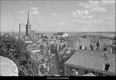 Vanalinna panoraam Toompealt. (suvine päev).  similar photo