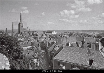 Vanalinna panoraam Toompealt. (suvine päev).  similar photo