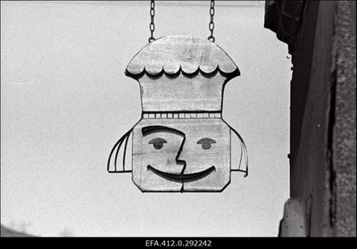 Sepis-silt Tallinna tänavatel. 1. Kringel. 2. Kokapoiss. 3. Suveniirifilm. 4. Pärl. 5. Härg 6. Mündi-baar. 7. Teatri muuseum.  similar photo