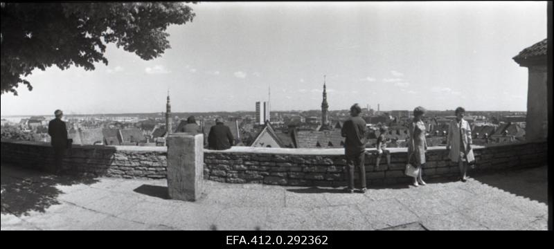 Panoraamid: 1. Vanalinn Toompealt. 2. Hotell "Viru". 3. Tornide Väljak. 4. Kirjanike Maja. 5. Tervishoiu Ministeerium. 6. Niguliste tänav.