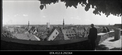 Panoraamid: 1. Vanalinn Toompealt. 2. Hotell "Viru". 3. Tornide Väljak. 4. Kirjanike Maja. 5. Tervishoiu Ministeerium. 6. Niguliste tänav.  similar photo