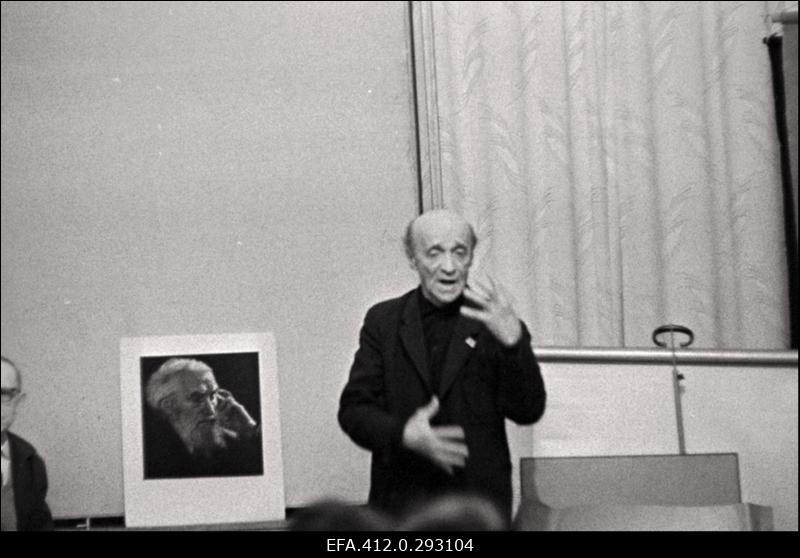 "Kõik fotoportreest" NSVL Ajakirjanike Liidus Moskva osakonna fotosektsiooniklubis "Jupiter" Jevsei Bjalõi, Vassili Malõev, Abram Šterenberg.