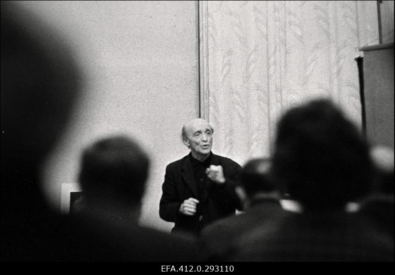 "Kõik fotoportreest" NSVL Ajakirjanike Liidus Moskva osakonna fotosektsiooniklubis "Jupiter" Jevsei Bjalõi, Vassili Malõev, Abram Šterenberg.