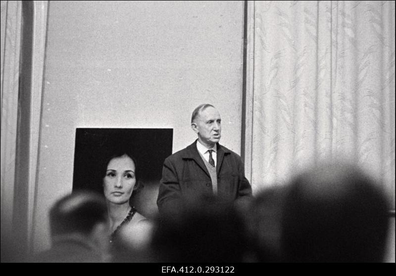 "Kõik fotoportreest" NSVL Ajakirjanike Liidus Moskva osakonna fotosektsiooniklubis "Jupiter" Jevsei Bjalõi, Vassili Malõev, Abram Šterenberg.