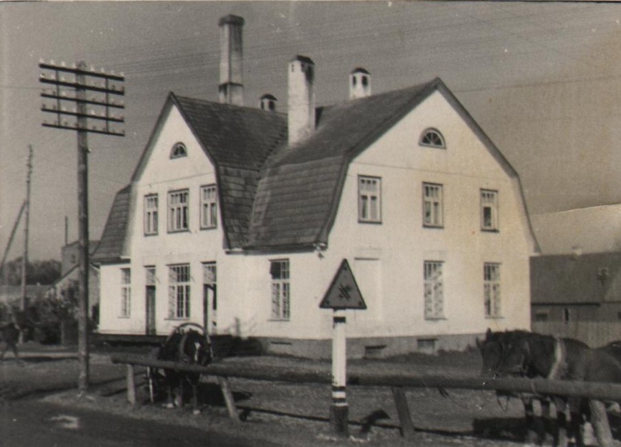 Rapla Tarbijate Ühingu maja piimatööstusega Raplas