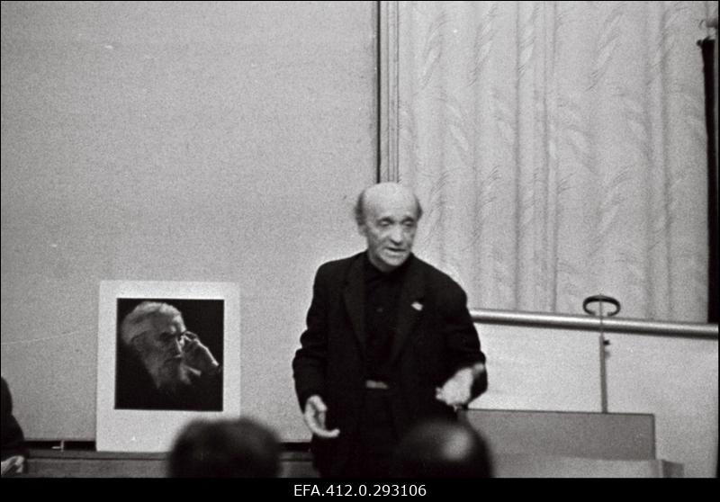 "Kõik fotoportreest" NSVL Ajakirjanike Liidus Moskva osakonna fotosektsiooniklubis "Jupiter" Jevsei Bjalõi, Vassili Malõev, Abram Šterenberg.