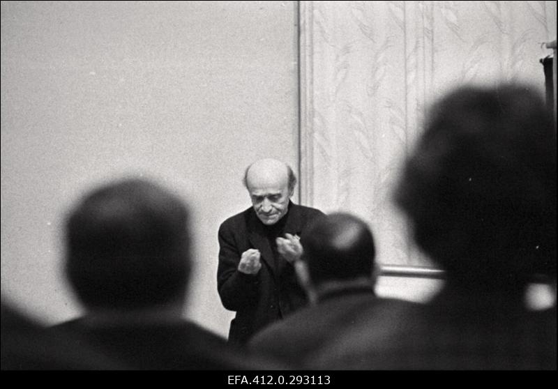 "Kõik fotoportreest" NSVL Ajakirjanike Liidus Moskva osakonna fotosektsiooniklubis "Jupiter" Jevsei Bjalõi, Vassili Malõev, Abram Šterenberg.