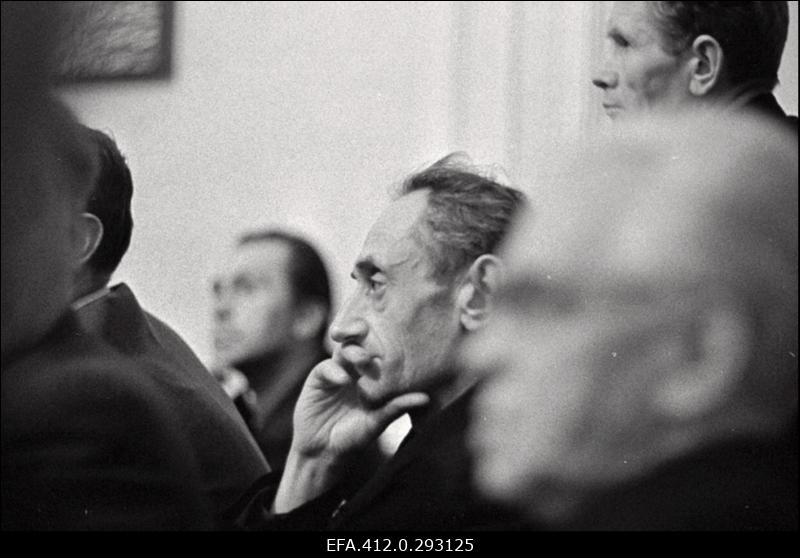 "Kõik fotoportreest" NSVL Ajakirjanike Liidus Moskva osakonna fotosektsiooniklubis "Jupiter" Jevsei Bjalõi, Vassili Malõev, Abram Šterenberg.