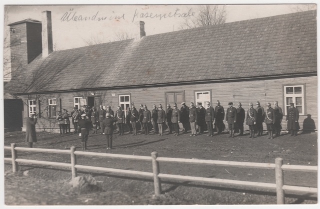 Rapla VTÜ peameeste vahetamise tseremoonia, rivi Rapla tuletõrjemaja ees