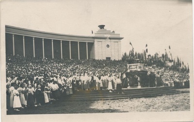 Foto. X Üldlaulupidu Tallinnas 1933.a. Ühendkoor laululaval. Mustvalge.  duplicate photo