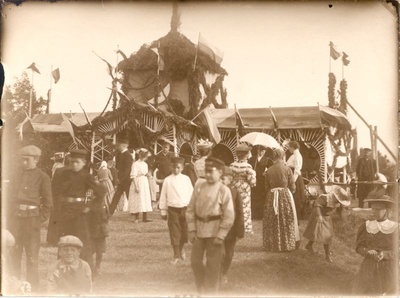 Foto. Põllumajandusnäitus Haapsalu Lossipargis XX saj. alguses. u. 1913.a. Mustvalge.  duplicate photo