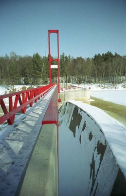 Linnamäe hüdroelektrijaama tammi kohal olev rippsild  duplicate photo