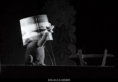 KET Tall.a/ü [nl.] nukunäitering esitamas näidendit "Pif tegutseb".  duplicate photo