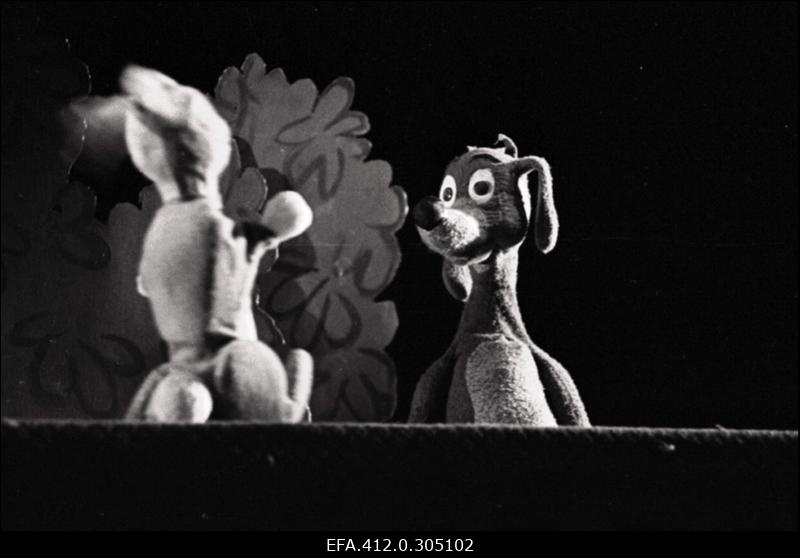 KET Tall.a/ü [nl.] nukunäitering esitamas näidendit "Pif tegutseb".