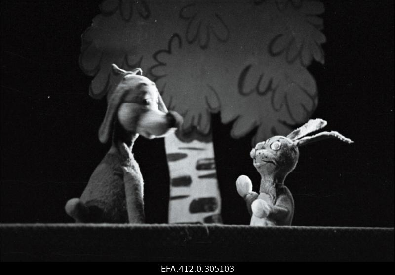 KET Tall.a/ü [nl.] nukunäitering esitamas näidendit "Pif tegutseb".