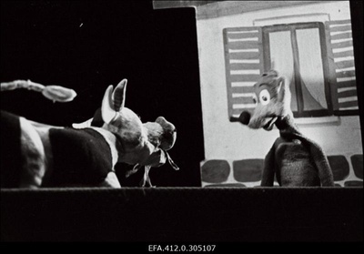KET Tall.a/ü [nl.] nukunäitering esitamas näidendit "Pif tegutseb".  similar photo