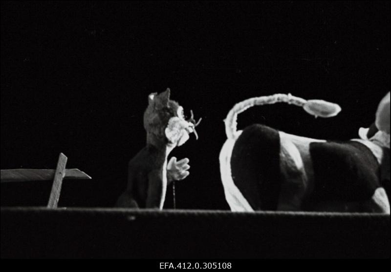 KET Tall.a/ü [nl.] nukunäitering esitamas näidendit "Pif tegutseb".