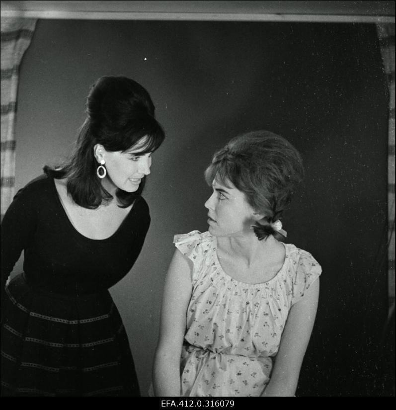 Arthur Laurents, Leonard Bernstein "West Side´i lugu". Anita - Maria Mihhailova, Maria - Liina Orlova (kombineeritud võtted ateljees kombineeritud kostüümides).