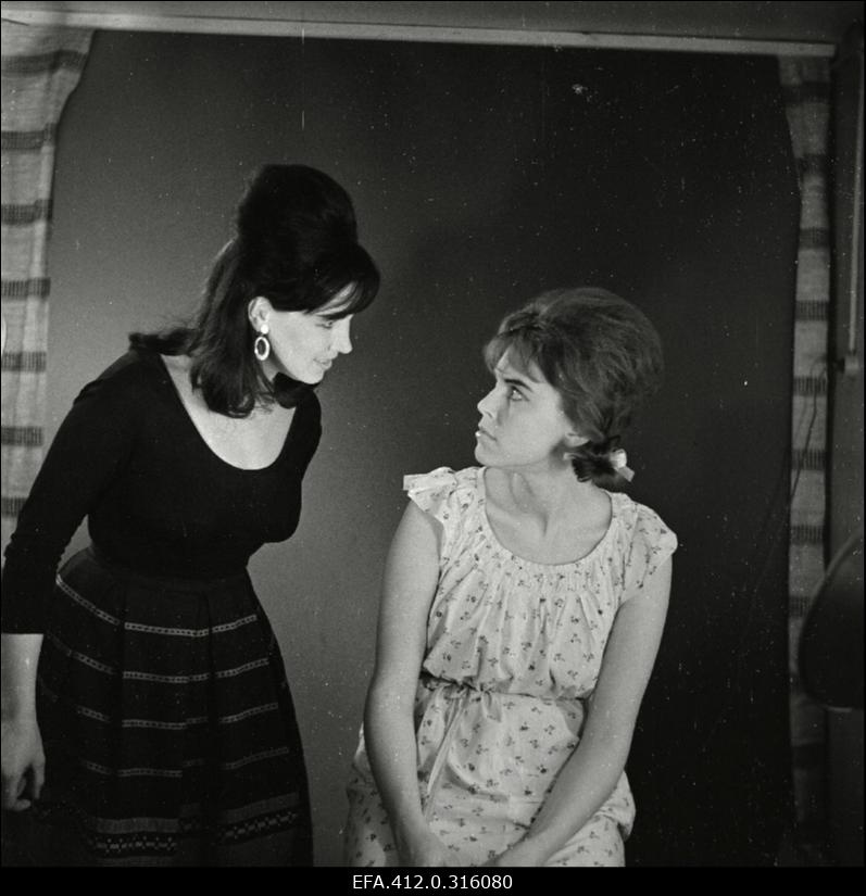Arthur Laurents, Leonard Bernstein "West Side´i lugu". Anita - Maria Mihhailova, Maria - Liina Orlova (kombineeritud võtted ateljees kombineeritud kostüümides).