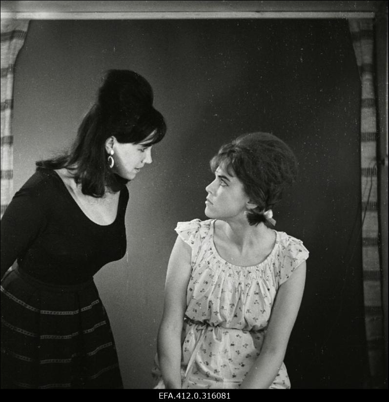 Arthur Laurents, Leonard Bernstein "West Side´i lugu". Anita - Maria Mihhailova, Maria - Liina Orlova (kombineeritud võtted ateljees kombineeritud kostüümides).