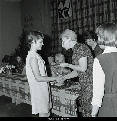 Kersti Kleini VIII klassi lõpetamine.  similar photo