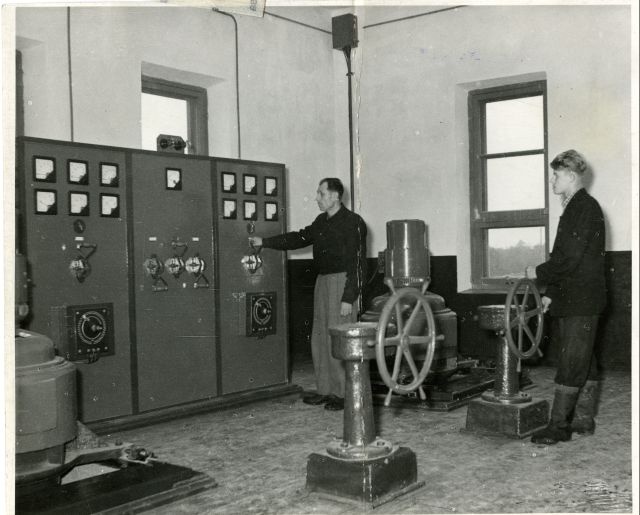 Painküla kolhoosidevahelise hüdroelektrijaama masinasaalis