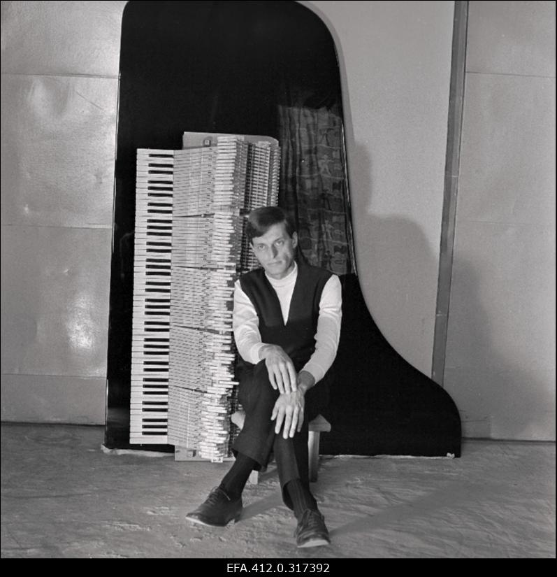 Arbo Valdma Klaverivabrikus.