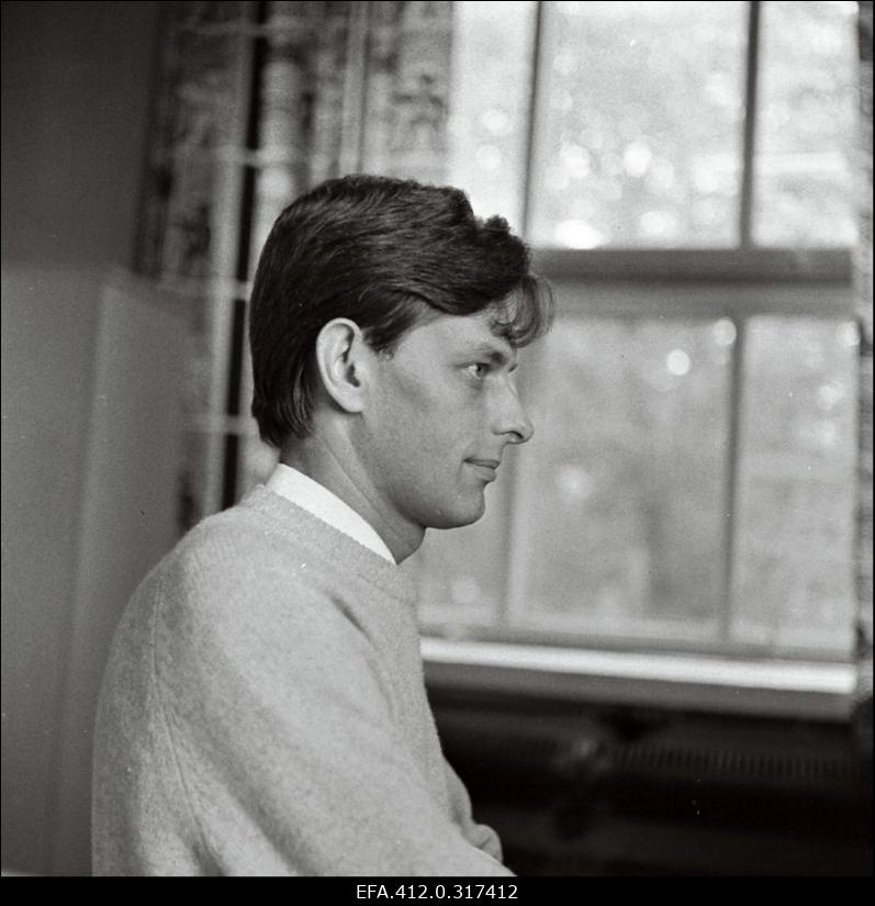 Arbo Valdma Klaverivabrikus.