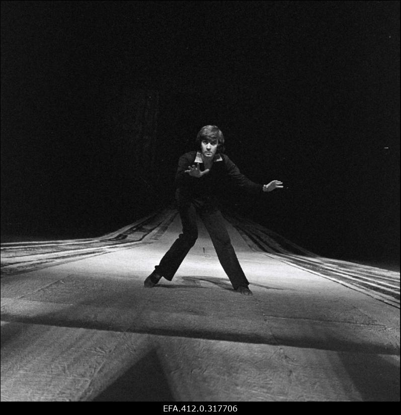 Mati Kuulbergi ballett "Mont Valérien" "Vanemuises". Lavastaja Endrik Kerge. Peaosas Ülo Vilimaa.