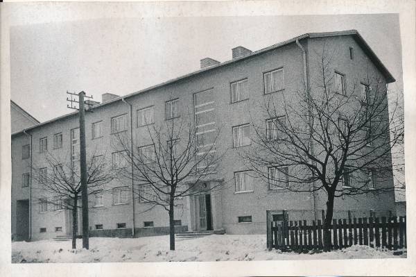 Tartu ehitusmaterjalide tehase korterelamu (Puiestee t). 1964