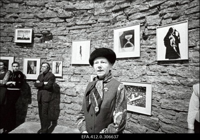 Esimese foto-näitus müügi avamine Kiek in de Kök'i keldris (Stodomi" annetus Nõukogude Rahufondile). Avab O. Lauristin.  similar photo