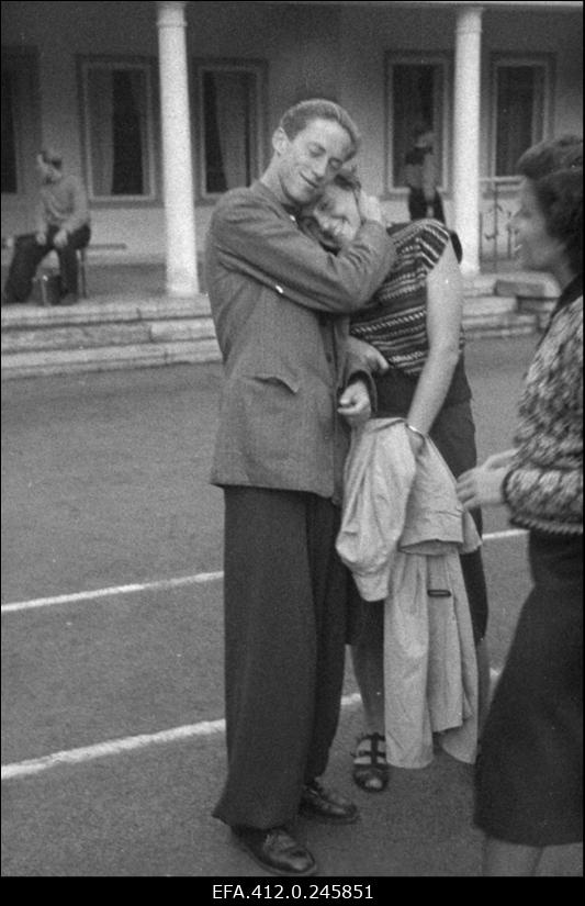 NSV Liidu 1953. a noorte tennise esivõistlusest osavõtjad.