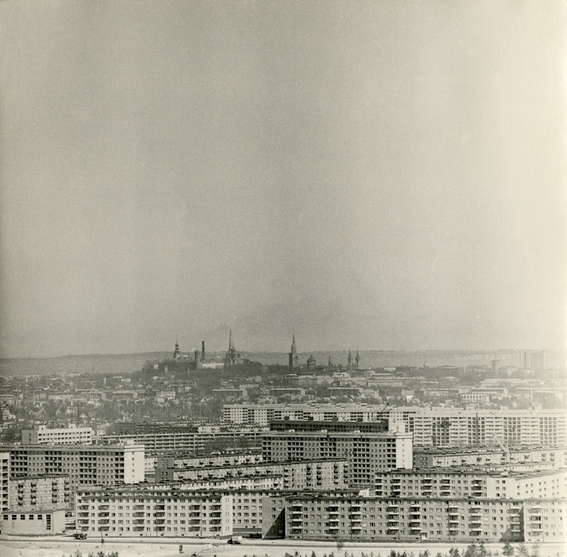 Mustamäe linnaosa, vaade hoonestusele Vanalinna tornidega taustal