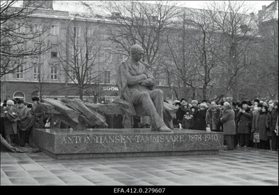 A. H. Tammsaare monumendi avamine 16. okt väljakul.  similar photo