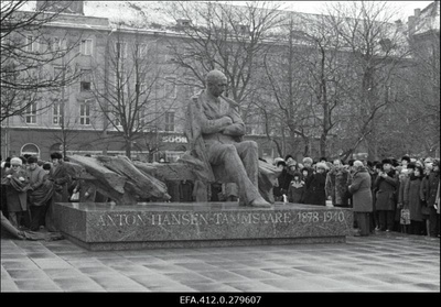 A. H. Tammsaare monumendi avamine 16. okt väljakul.  similar photo